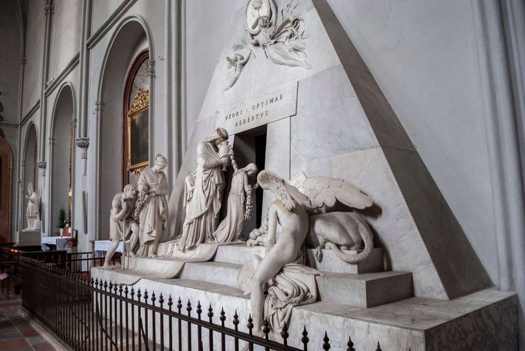Mausoleo de María Cristina de Austria, ejemplos de escultura neoclásica